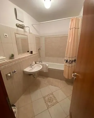 Lägenhet Club 218 Wellness Gold Apartman
